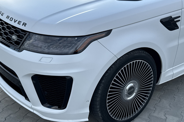 Range Rover Sport L494 2018–2022: montering av SVR-bodykit – våra arbeten Foto 2
