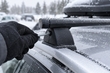 Takrails och tvärbalkar inför vintern: kontrollera fästen och takets snölast foto 1