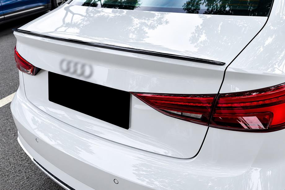 Audi A3 2012–2020 S-Style spoiler (för SD, svart högglans) Foto 1