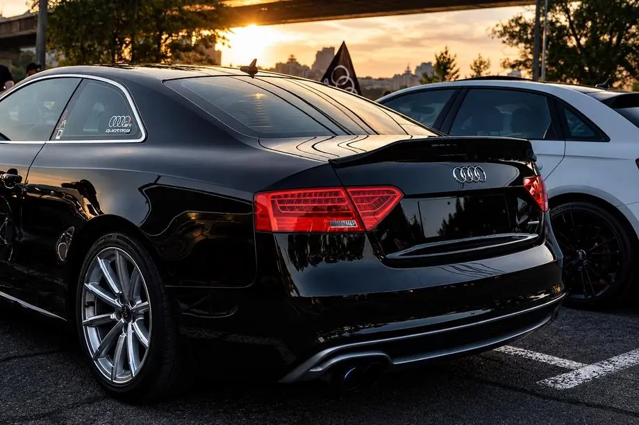 Audi A5 2007–2015 Caratere Style spoiler (för Coupe, blanksvart) Foto 1