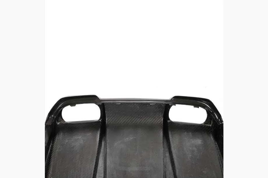BMW 3-serien F30/F31 2012–2019 Bakre stötfångardiffusor V13 (för F80, kolfiber) Foto 9