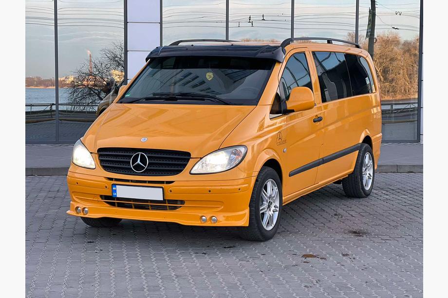 Mercedes Vito W639 2004–2014 Vindrutespoiler (svart blank, 5 mm) Image