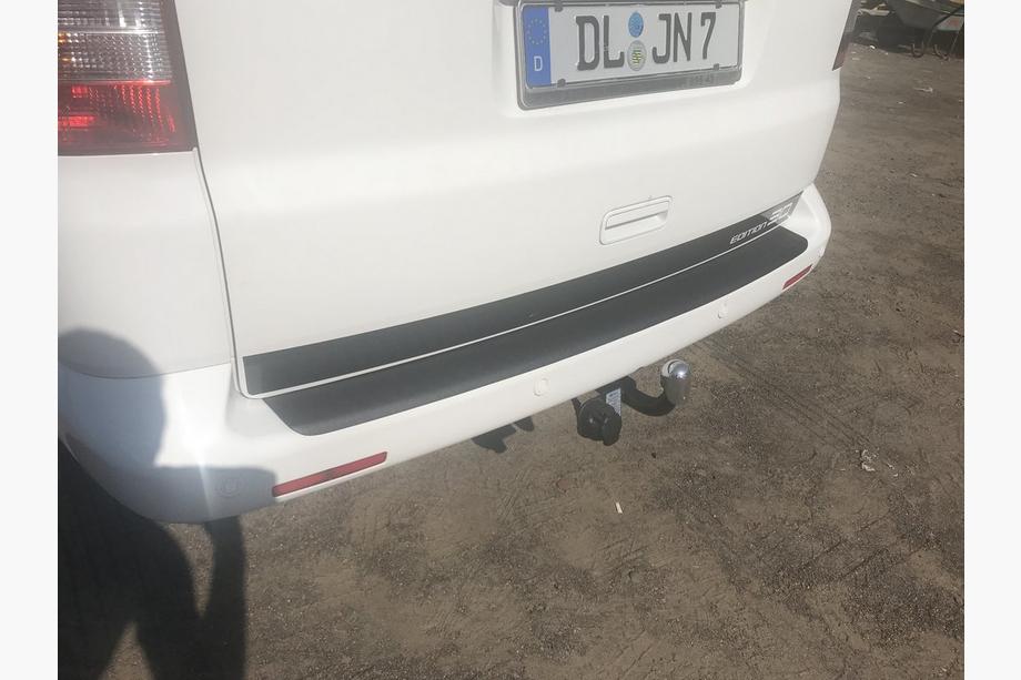 Volkswagen T5 Transporter 2003–2010 Bakre stötfångarskydd med kant (ABS-plast) Foto 5