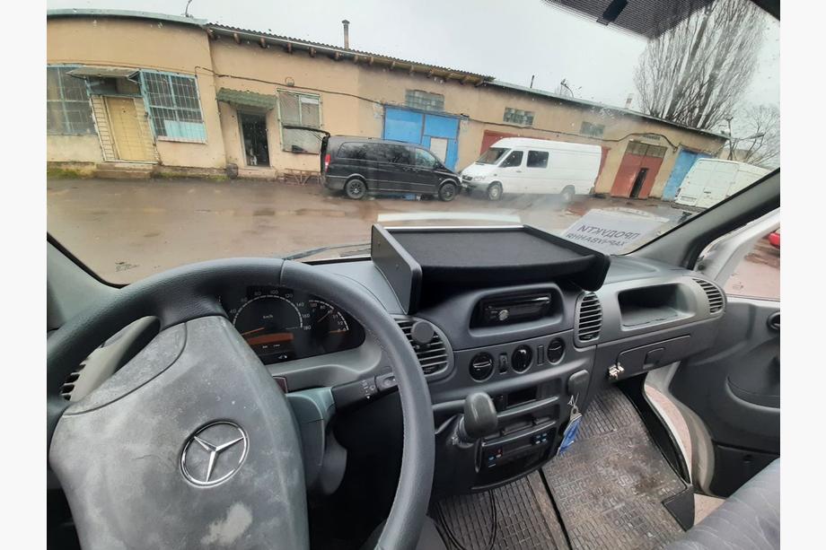 Mercedes Sprinter W901/902/903/904/905 1995–2006 Instrumentpanelhylla (2000-2006, typ-1) Foto 2
