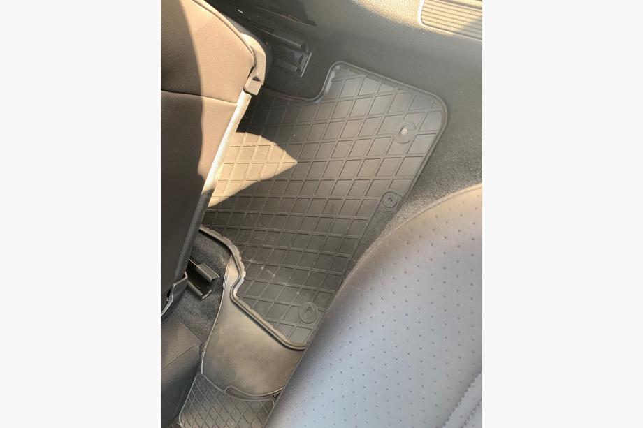 Volkswagen Golf 7/E-Golf 2012–2020 Gummimattor till kupén (4 st, Stingray Premium) Foto 3