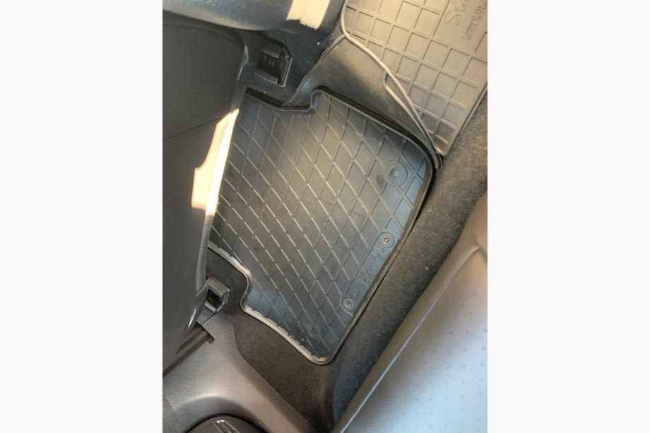 Volkswagen Golf 7/E-Golf 2012–2020 Gummimattor till kupén (4 st, Stingray Premium) Foto 6