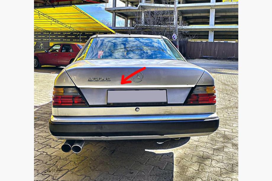 Mercedes E-class W124 1984–1997 Lastskydd för bakluckekant (rostfritt stål) Foto 1