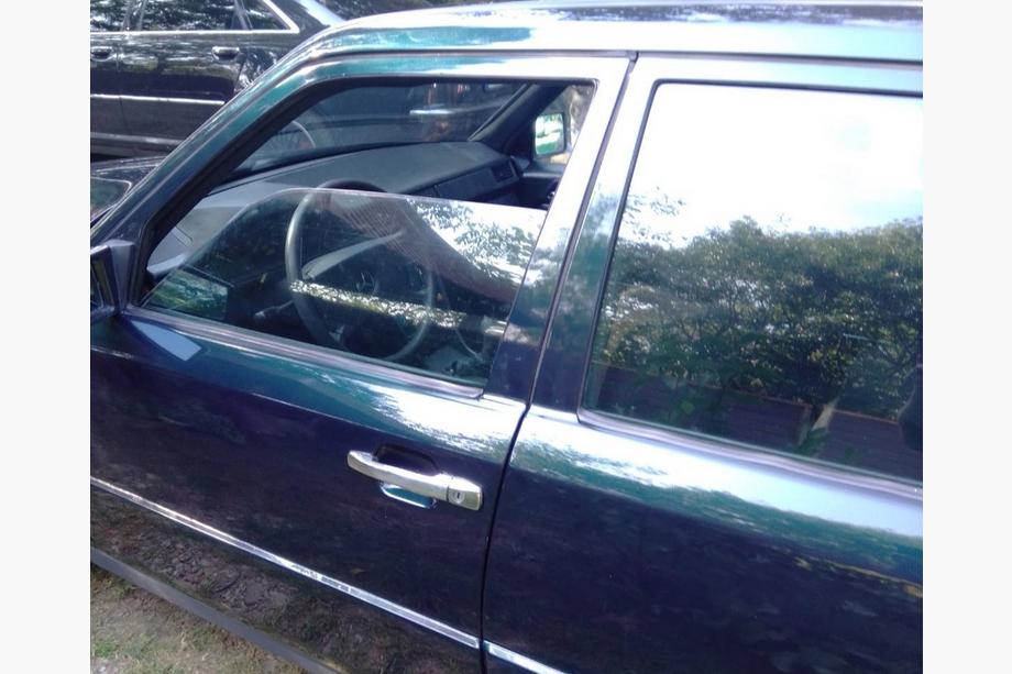 Mercedes E-class W124 1984–1997 Dörrhandtagskåpor (4 st, rostfritt stål) Foto 2