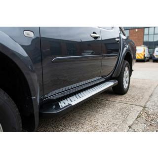 Sidosteg Allmond Grey (2 st, aluminium) Mitsubishi L200 2006–2015 foto 1