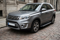 Suzuki Vitara 2015– Sidosteg Duru (2 st, aluminium) foto 1