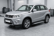 Suzuki Vitara 2015– Sidosteg Allmond Grey (2 st, aluminium) foto 1