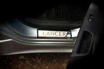 Mitsubishi Lancer X 2008– Instegslister (Carmos, 4 st, rostfritt stål) foto 3