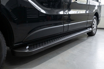 Opel Vivaro 2015–2019 Sidosteg Allmond Black (2 st, aluminium) foto 1