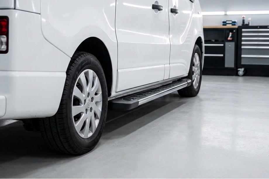Opel Vivaro 2015–2019 Sidosteg RedLine V1 (2 st, aluminium) Image