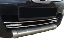 Nissan Qashqai 2007–2010 Lister till nedre grill (2 st, rostfritt stål) Carmos - turkiskt stål foto 1
