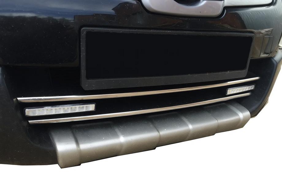 Nissan Qashqai 2007–2010 Lister till nedre grill (2 st, rostfritt stål) Carmos - turkiskt stål Image