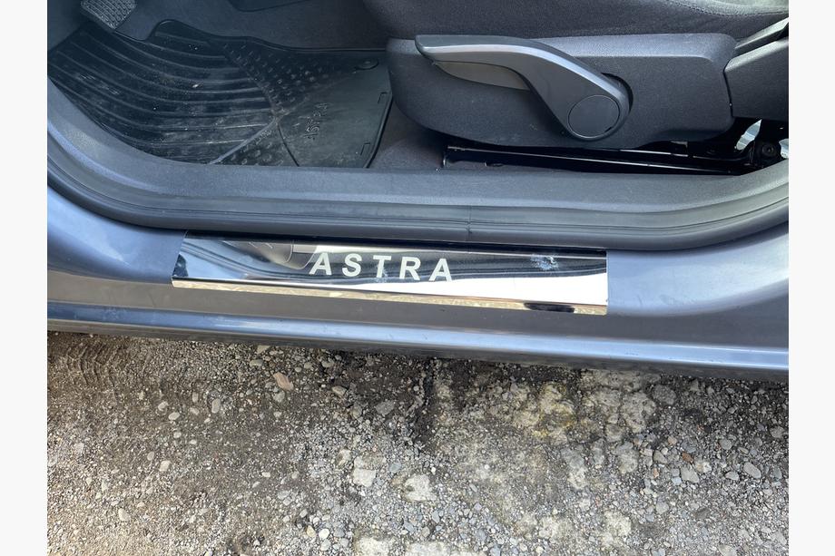 Opel Astra H 2004–2013 Instegslister Carmos V1 (4 st, stål) Image