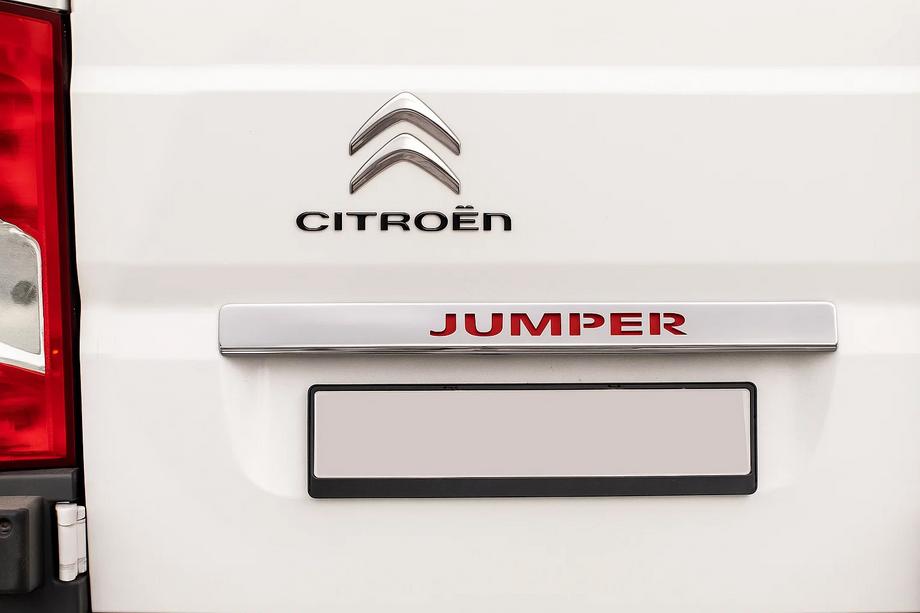 Citroen Jumper 2007–2025 Kromlist ovanför registreringsskylten med röd LED-belysning (rostfritt stål) Image