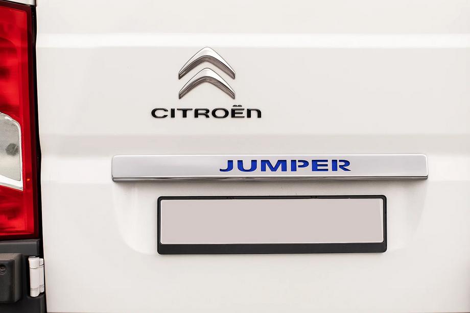 Citroen Jumper 2007–2025 Kromlist ovanför registreringsskylten med blå LED (rostfritt stål) Image