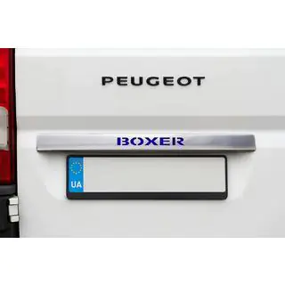 Kromlist ovanför registreringsskylten med blå LED (rostfritt stål) Peugeot Boxer 2006–2025 foto 1