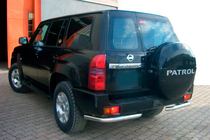 Nissan Patrol Y61 1997–2011 Bakre hörndelar AK003 (2 st, rostfritt) foto 1