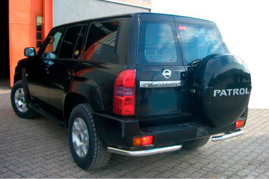 Nissan Patrol Y61 1997–2011 Bakre hörndelar AK003 (2 st, rostfritt) Image