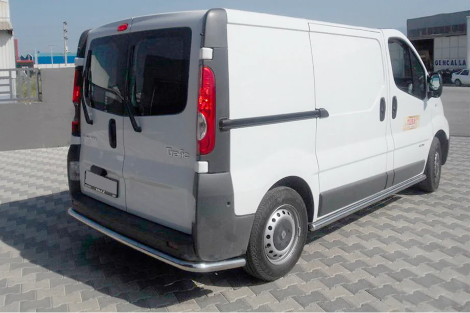 Renault Trafic 2001–2015 Bakre stötfångarskydd med hörn (rostfritt) Image