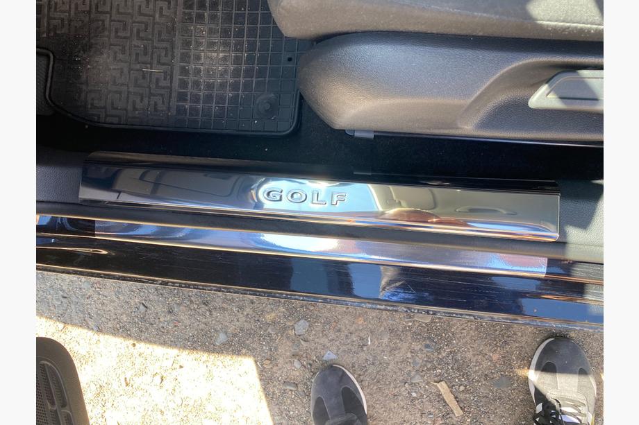 Volkswagen Golf 6 2008–2014 Invändiga tröskelskydd (2 st, rostfritt stål) Foto 2
