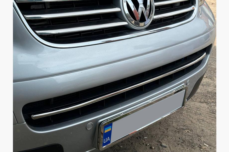 Volkswagen T5 Multivan 2003–2010 Dekorlist till nedre grill (rostfritt stål) Carmos - turkiskt stål Image