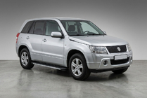 Suzuki Grand Vitara 2005–2017 Sidosteg Maya V1 (2 st, aluminium) foto 1