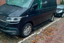 Volkswagen T6 2015–2024 Sidosteg Allmond Black (2 st, aluminium) Kort hjulbas foto 1