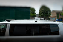 Volkswagen T6 2015–2024 Takrails CROWN (matt grå) foto 2