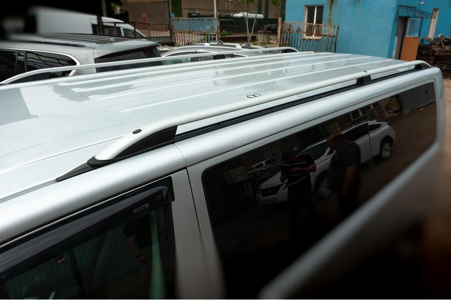 Volkswagen T6 2015–2024 Takrails CROWN (matt grå) Image