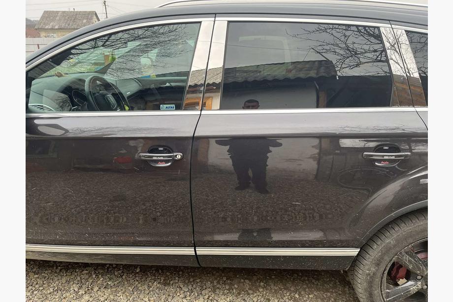 Audi Q7 2005–2015 Dörrstolpslister (rostfritt stål) Foto 1