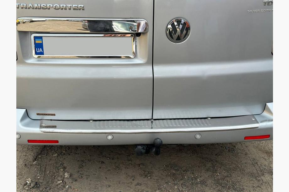 Volkswagen T5 Multivan 2003–2010 Rostfri list ovanför registreringsskylten för bakre slagdörrar Foto 6