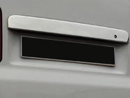 Volkswagen T5 2010–2015 Rostfri list ovanför registreringsskylten för bakre slagdörrar foto 2