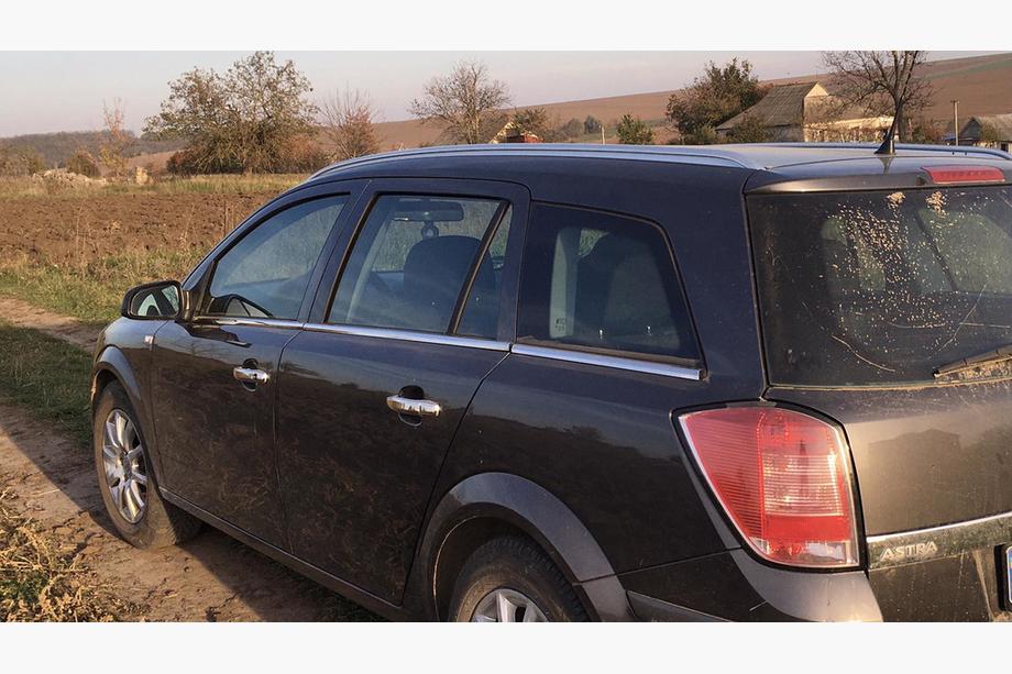 Opel Astra H 2004–2013 Yttre fönsterlister (rostfritt stål) Foto 5