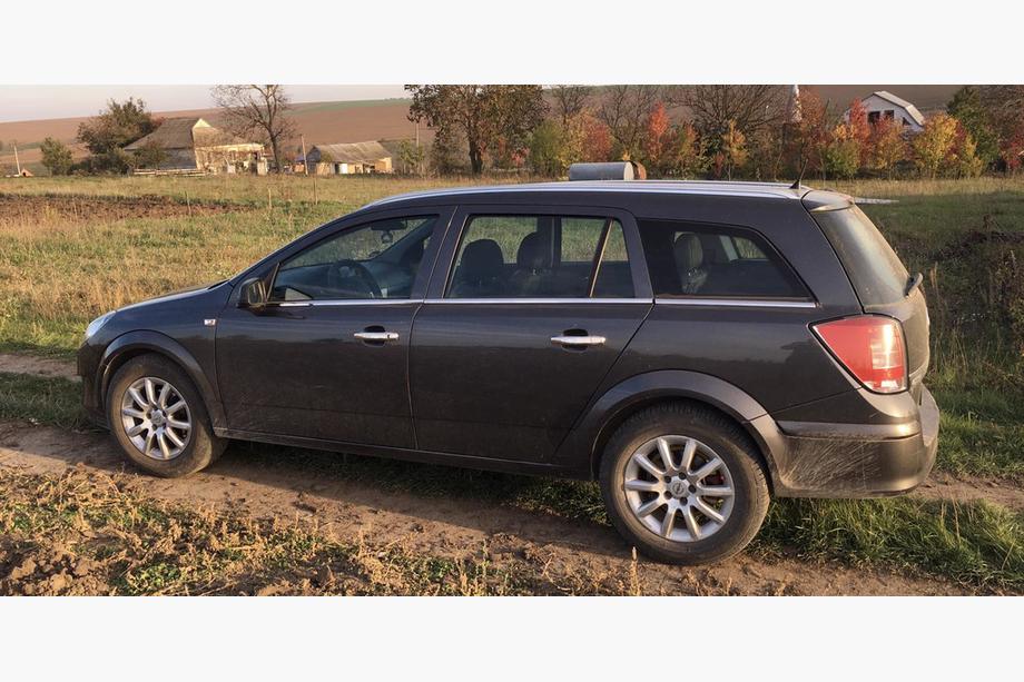 Opel Astra H 2004–2013 Yttre fönsterlister (rostfritt stål) Foto 6