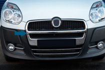 Fiat Doblo II 2010–2022 Kromlister till grill (2010-2015, KOMPLETT, rostfritt) Carmos - turkiskt stål foto 3