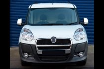 Fiat Doblo II 2010–2022 Kromlister till grill (2010-2015, KOMPLETT, rostfritt) Carmos - turkiskt stål foto 2