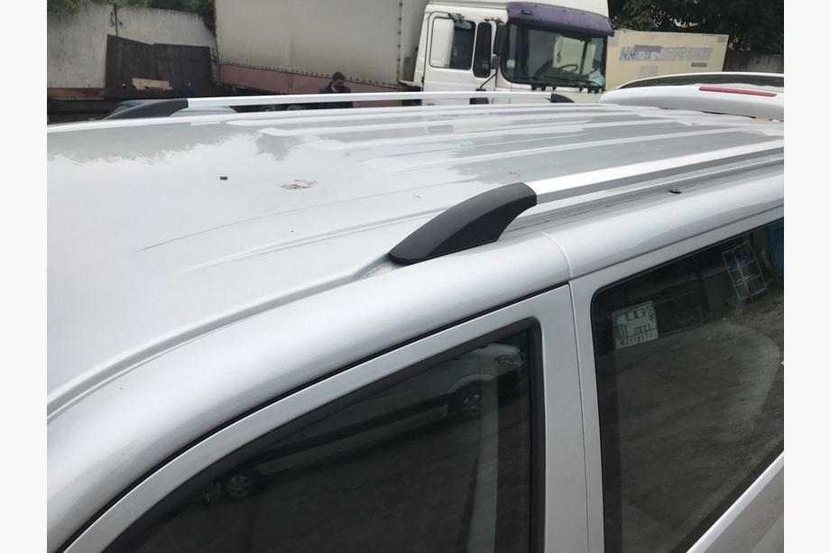 Volkswagen T5 Transporter 2003–2010 Kromade takrails Lång hjulbas, fötter i metall Foto 4