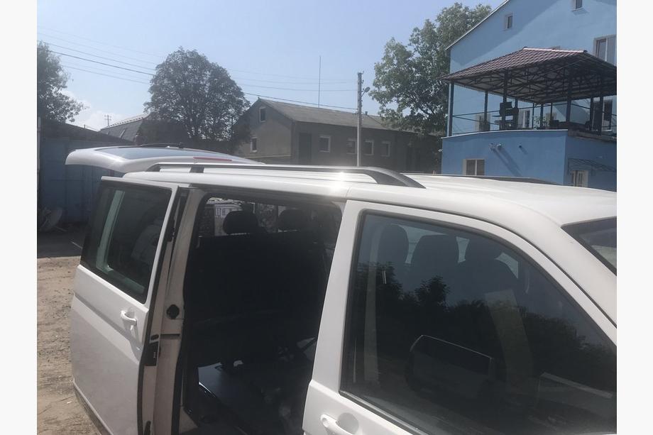 Volkswagen T5 Transporter 2003–2010 Svarta takrails Kort hjulbas, metallfästen Foto 10