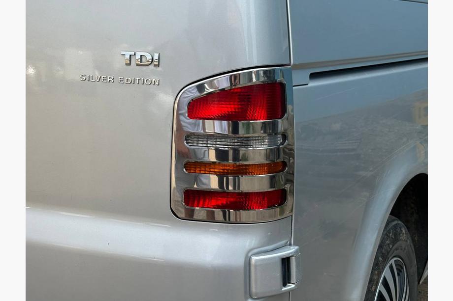 Volkswagen T5 Multivan 2003–2010 Bakljussargar (2 st, rostfritt stål) 1-dörrars, Carmos – turkiskt stål Foto 2