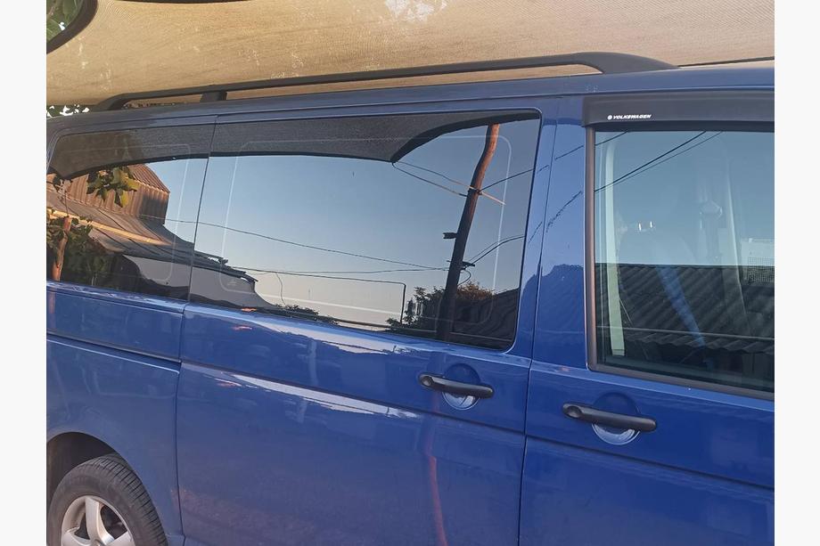 Volkswagen T5 2010–2015 Svarta takrails Kort hjulbas, plastfötter Foto 18