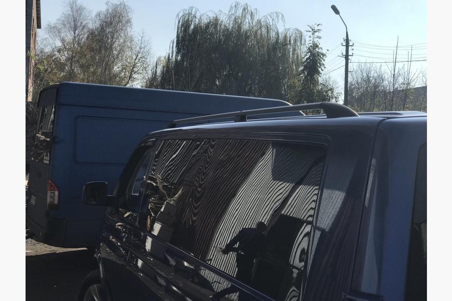 Volkswagen T5 2010–2015 Svarta takrails Kort hjulbas, plastfötter Foto 8