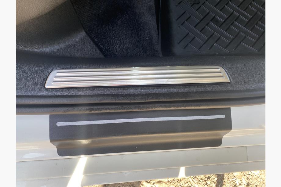 Volkswagen Passat B8 2015–2023 Invändiga instegsskydd Carmos (4 st, rostfritt) Foto 6