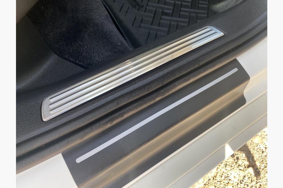 Volkswagen Passat B8 2015–2023 Invändiga instegsskydd Carmos (4 st, rostfritt) Foto 7
