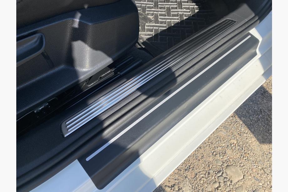 Volkswagen Passat B8 2015–2023 Invändiga instegsskydd Carmos (4 st, rostfritt) Foto 2