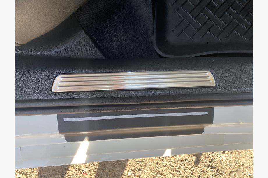 Volkswagen Passat B8 2015–2023 Invändiga instegsskydd Carmos (4 st, rostfritt) Foto 8