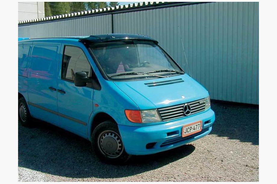 Mercedes Vito W638 1996–2003 Vindrutespoiler (svart blank, 5 mm) Foto 4